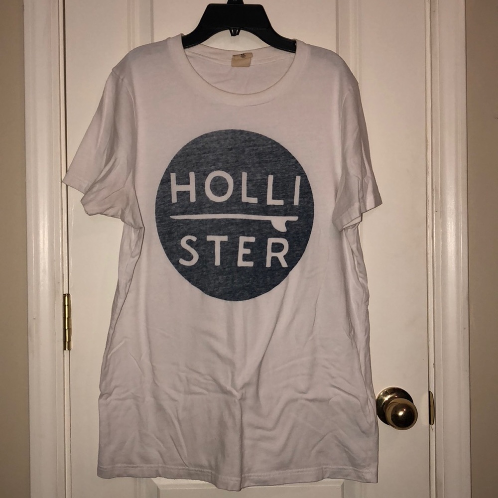 Hollister graphic tee
